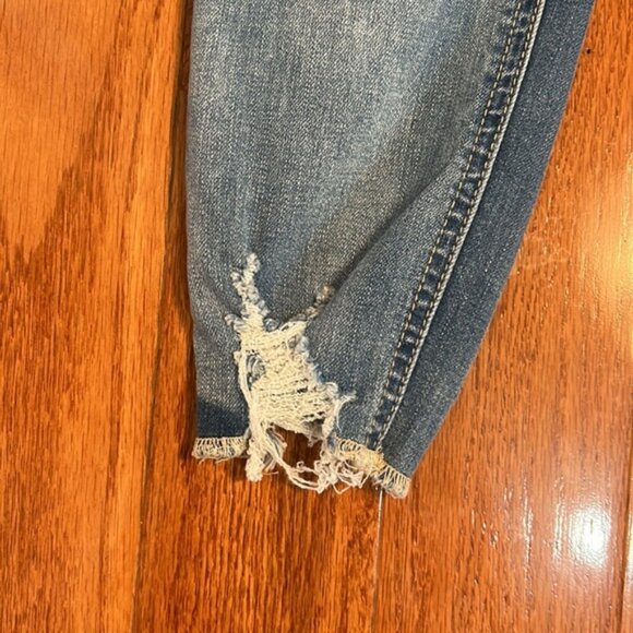 REVAMPED DENIM DISTRESSED ROW HEM CROPPED HIGH RISE JEANS IN SIZE 7 - Picture 5 of 6